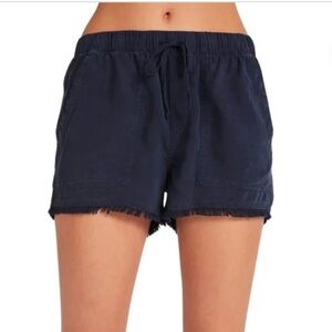 NWT’S BELLA DAHL FRAY HEM POCKET SHORT IN ENDLESS SEA SZ M